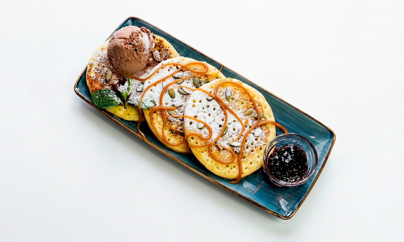 С карамелью и шариком мороженного